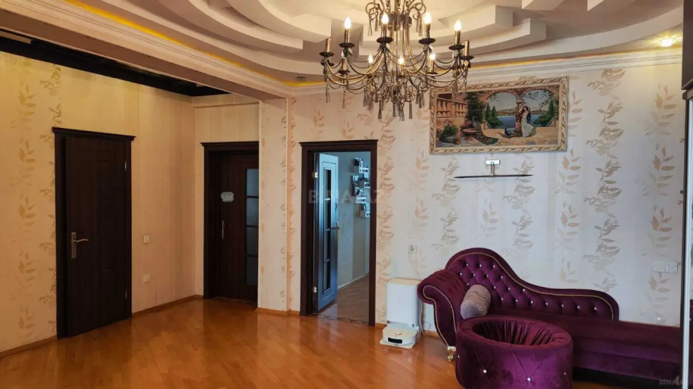 Satılır 3 otaqlı mənzil 156 m²