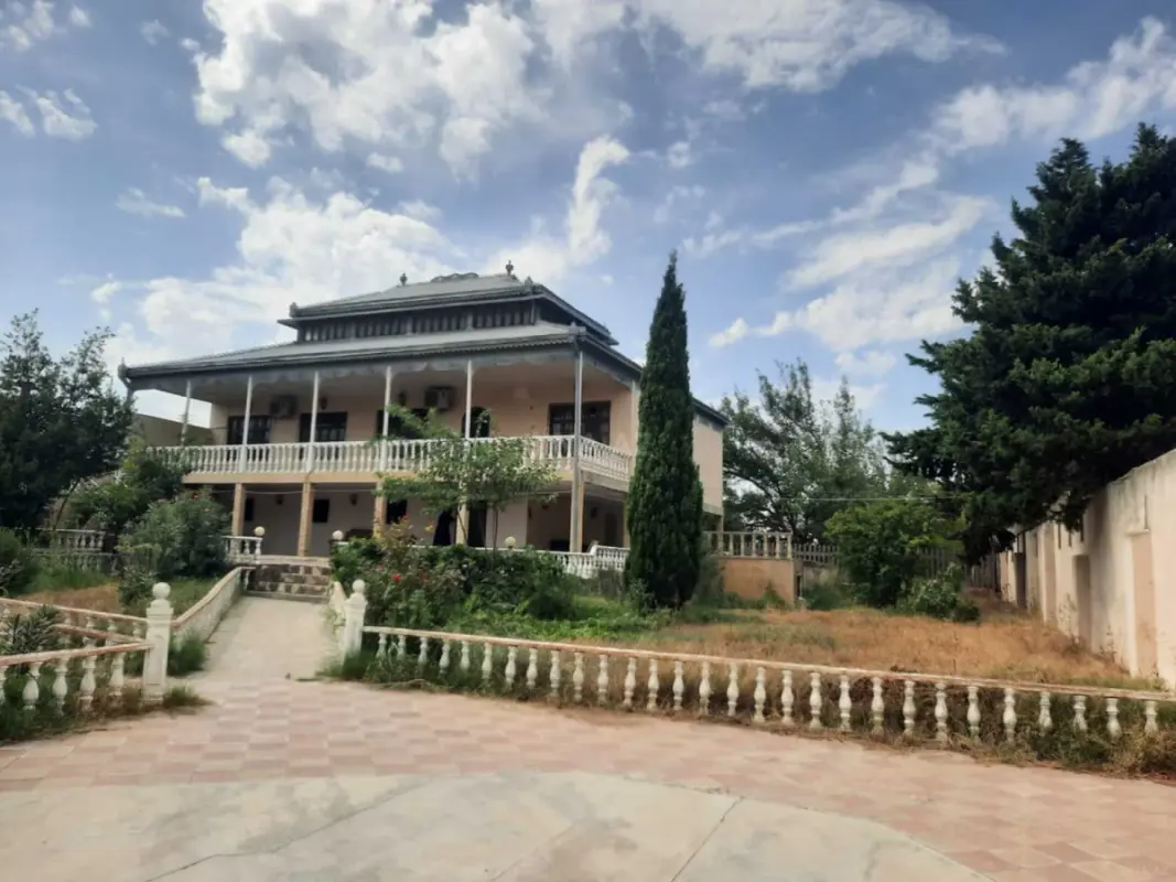 Satılır 5 otaqlı həyət evi 250 m²