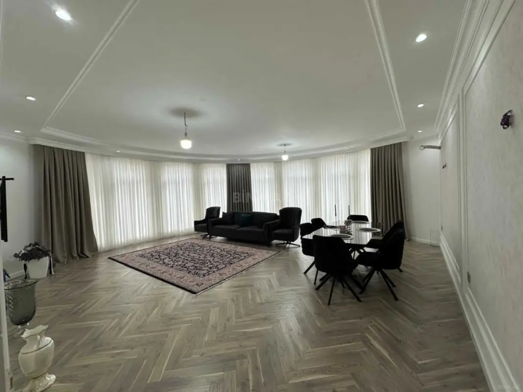 Satılır 4 otaqlı mənzil 192 m²