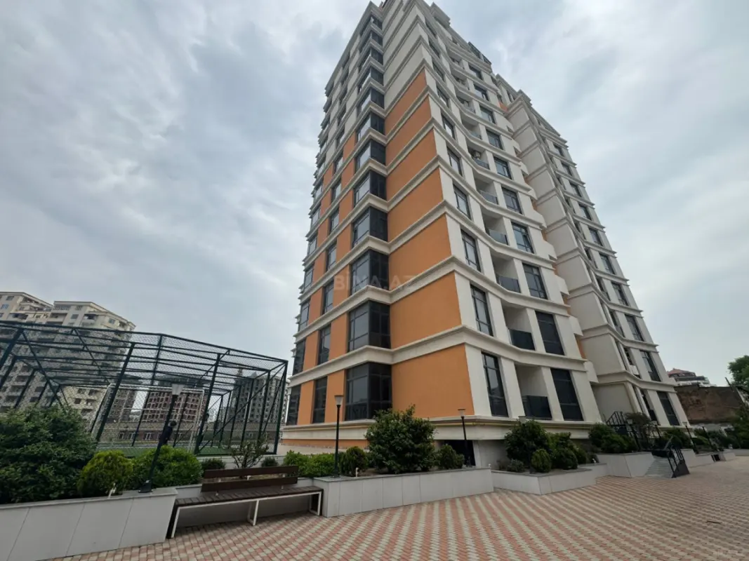Satılır 3 otaqlı mənzil 129 m²