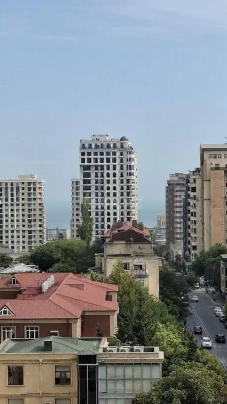 Satılır 4 otaqlı mənzil 150 m²