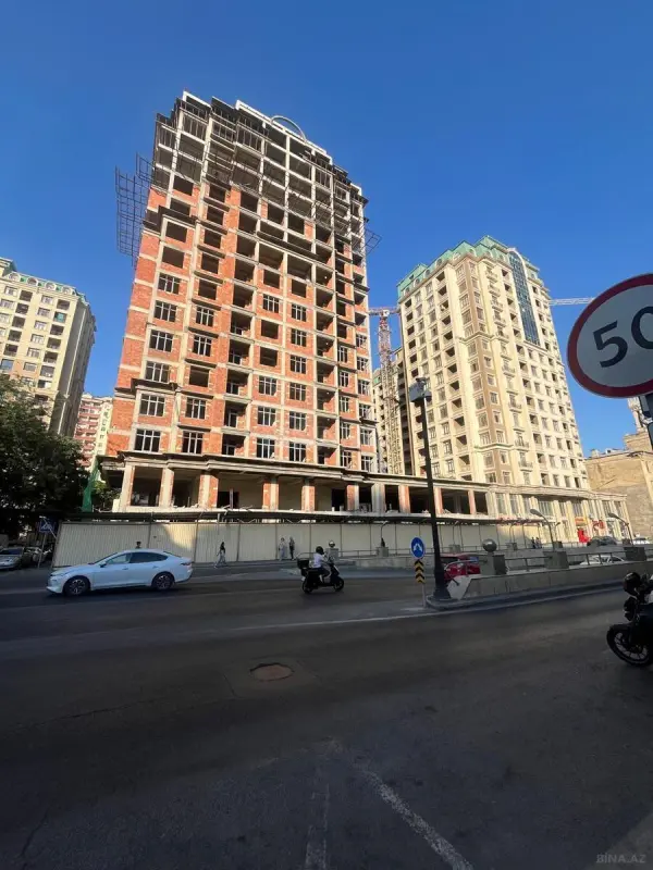 Satılır 3 otaqlı mənzil 130 m²