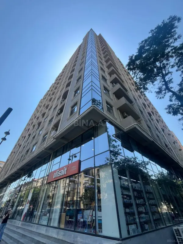 Satılır 3 otaqlı mənzil 141 m²