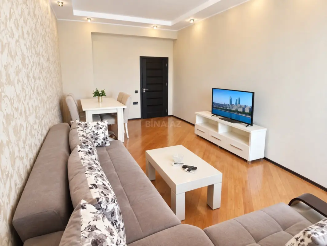 Kirayə verilir 2 otaqlı mənzil 75 m²