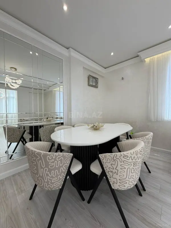 Satılır 3 otaqlı mənzil 125 m²