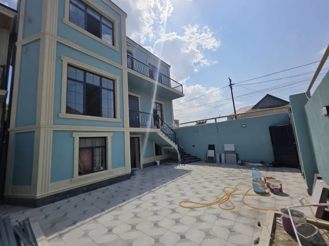 Satılır 5 otaqlı həyət evi 180 m²