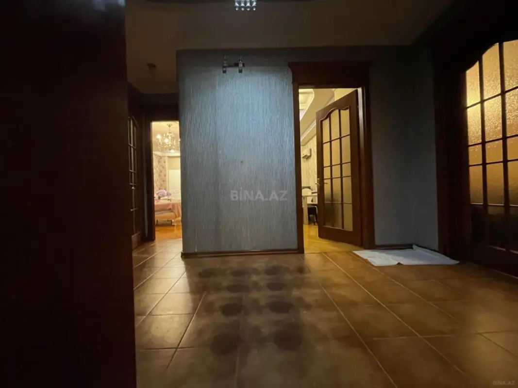 Satılır 2 otaqlı mənzil 110 m²