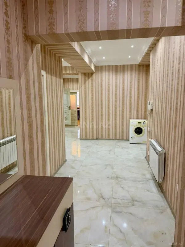 Satılır 4 otaqlı mənzil 190 m²