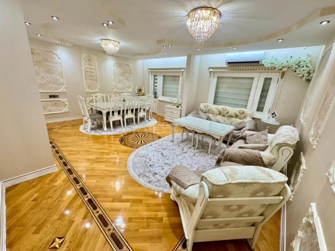 Satılır 5 otaqlı mənzil 130 m²