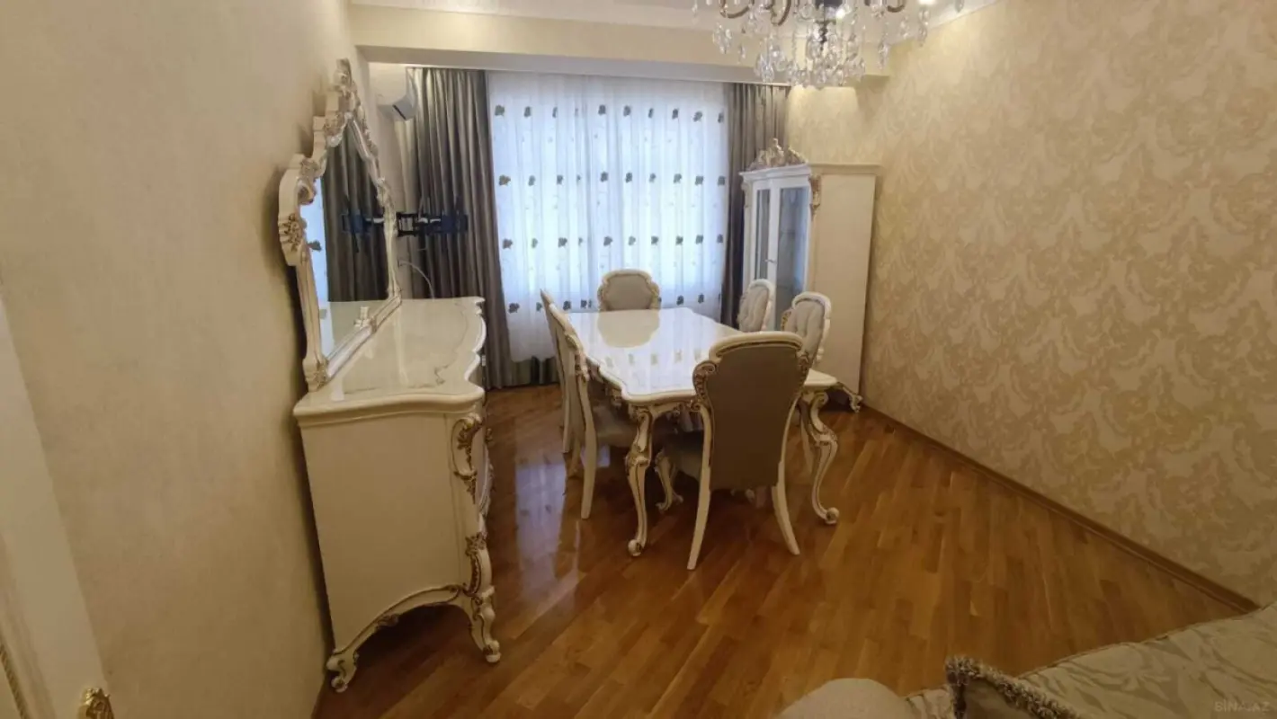 Satılır 3 otaqlı mənzil 105 m²