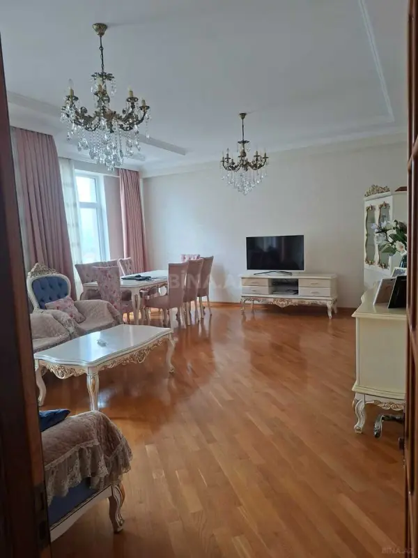 Satılır 3 otaqlı mənzil 120 m²