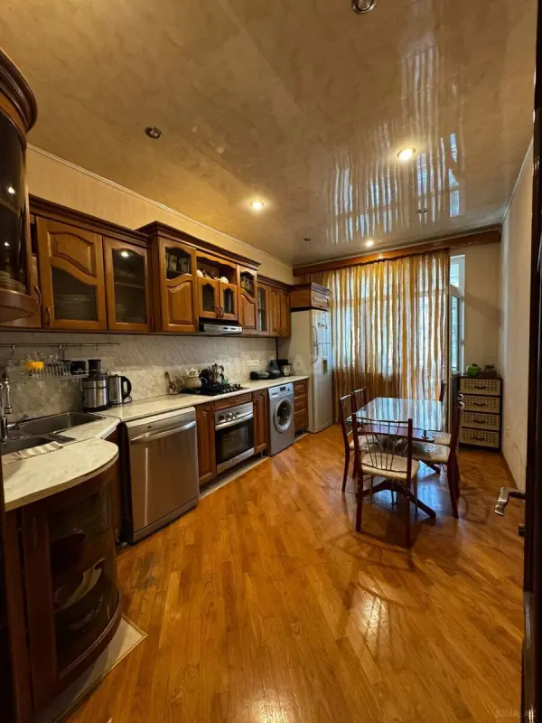 Kirayə verilir 3 otaqlı mənzil 150 m²