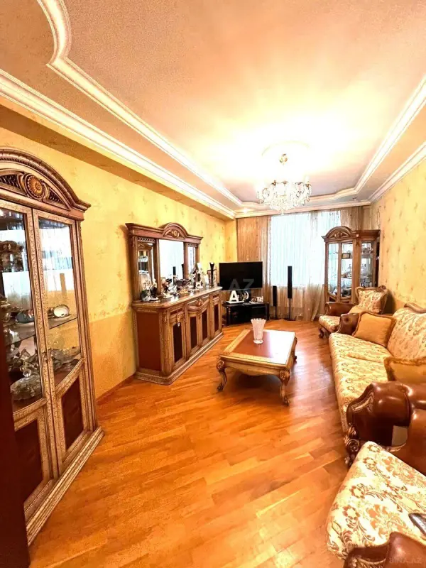 Satılır 3 otaqlı mənzil 125 m²
