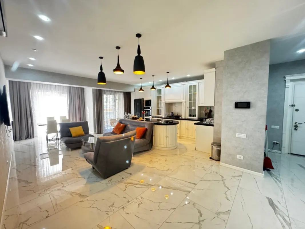 Satılır 3 otaqlı mənzil 138 m²