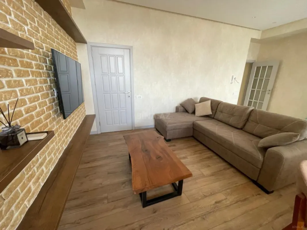 Kirayə verilir 2 otaqlı mənzil 86 m²