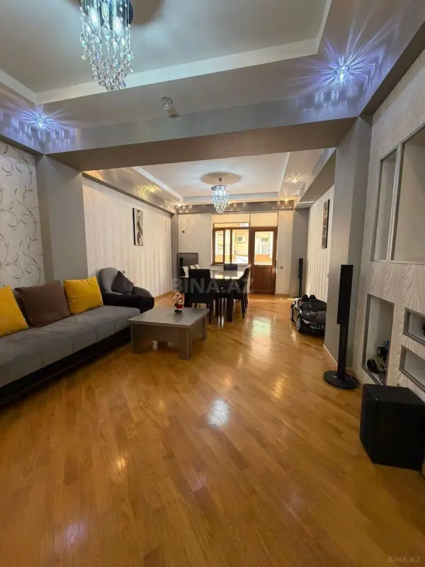 Satılır 4 otaqlı mənzil 120 m²
