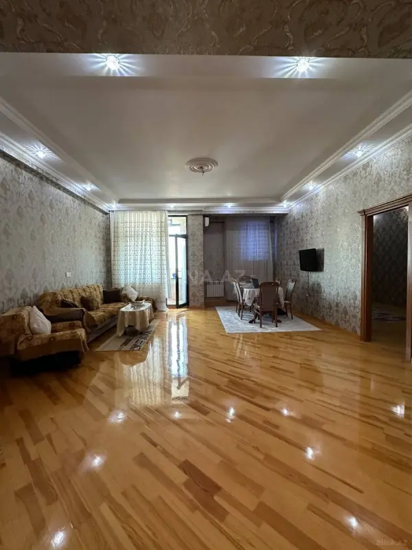 Satılır 3 otaqlı mənzil 105 m²
