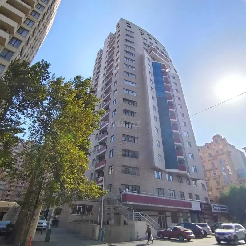 Satılır 3 otaqlı mənzil 145 m²