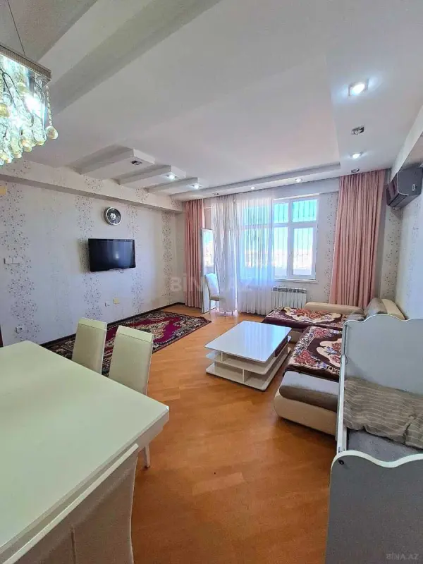 Kirayə verilir 2 otaqlı mənzil 95 m²