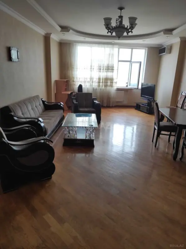 Satılır 3 otaqlı mənzil 165 m²