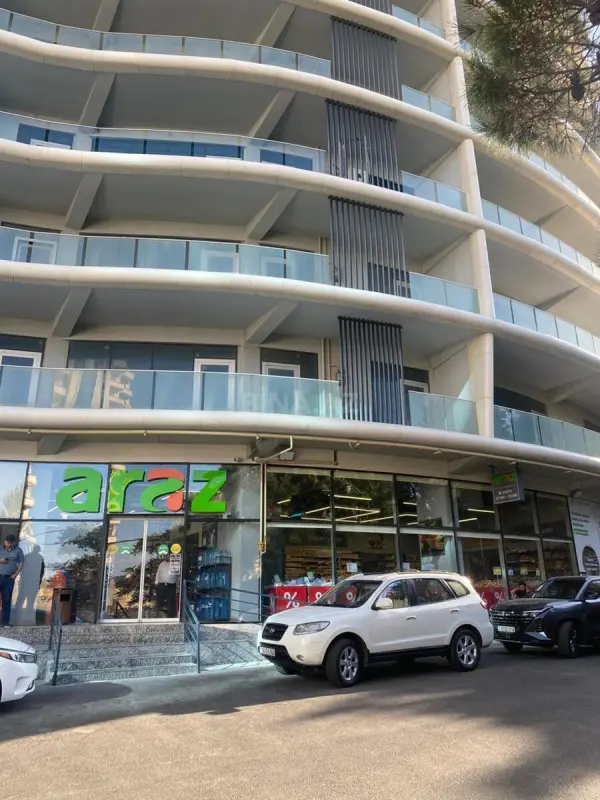 Satılır 4 otaqlı mənzil 239 m²