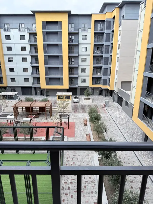 Satılır 3 otaqlı mənzil 131 m²