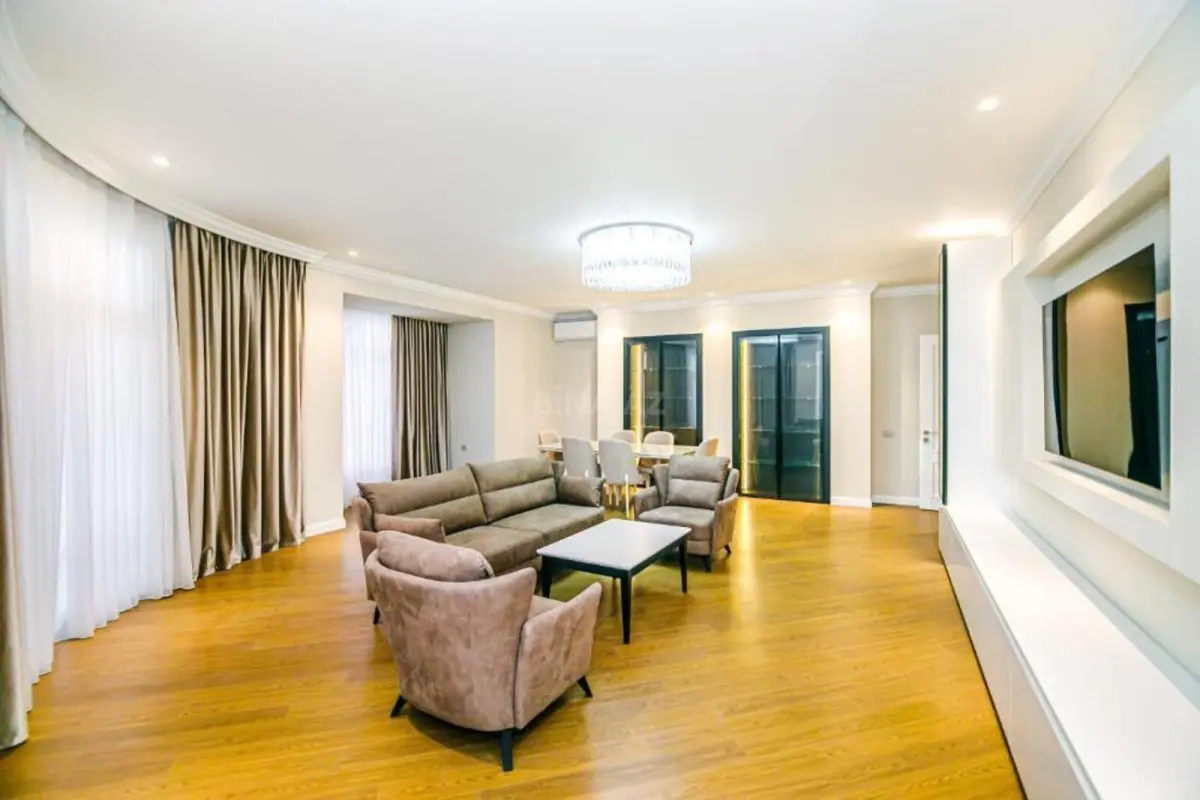 Kirayə verilir 3 otaqlı mənzil 148 m²