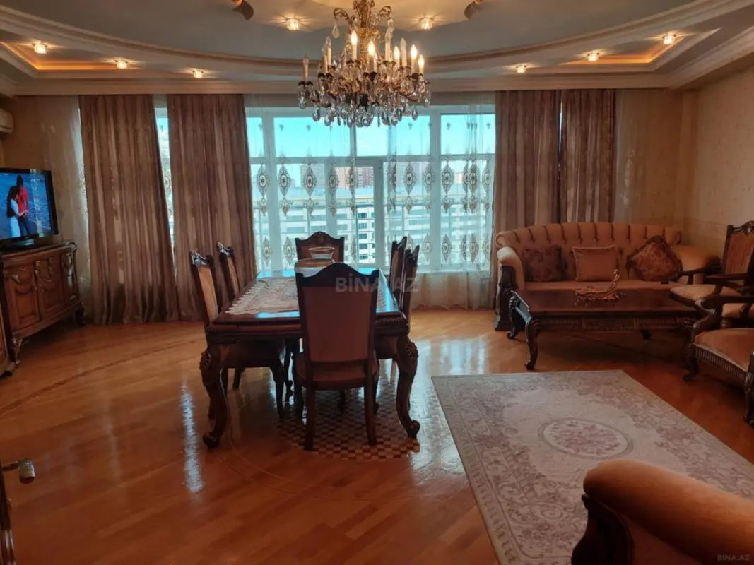 Satılır 4 otaqlı mənzil 200 m²