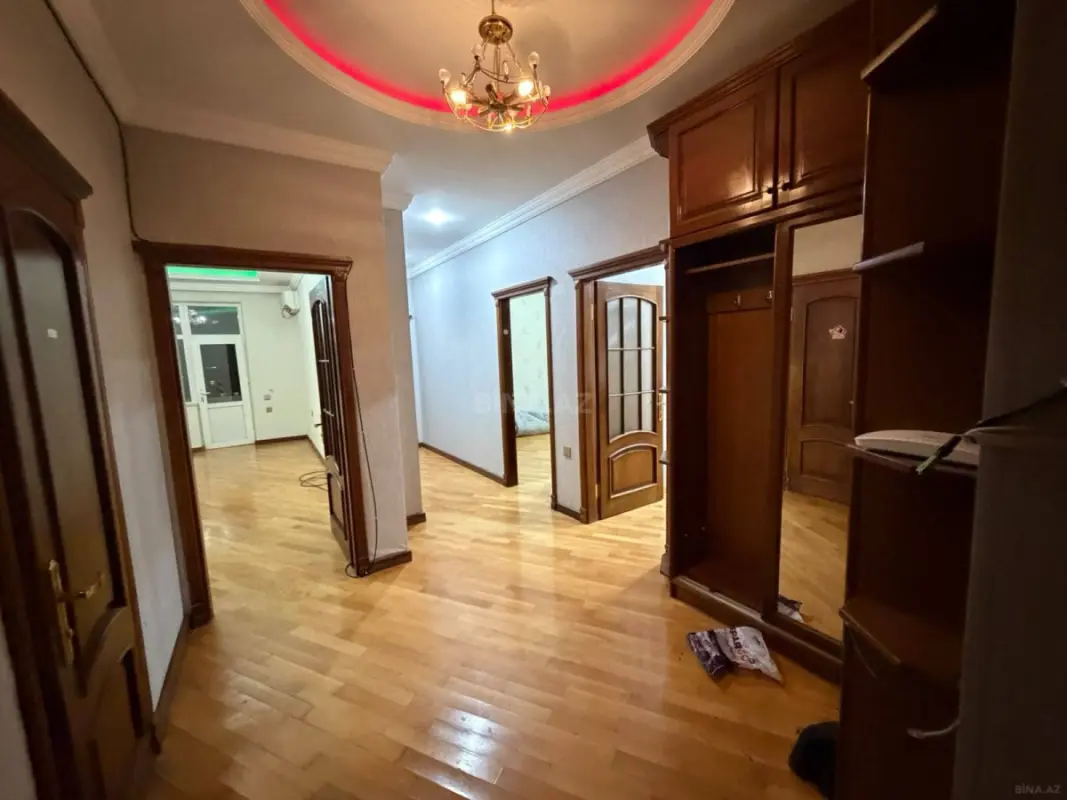 Satılır 3 otaqlı mənzil 98 m²