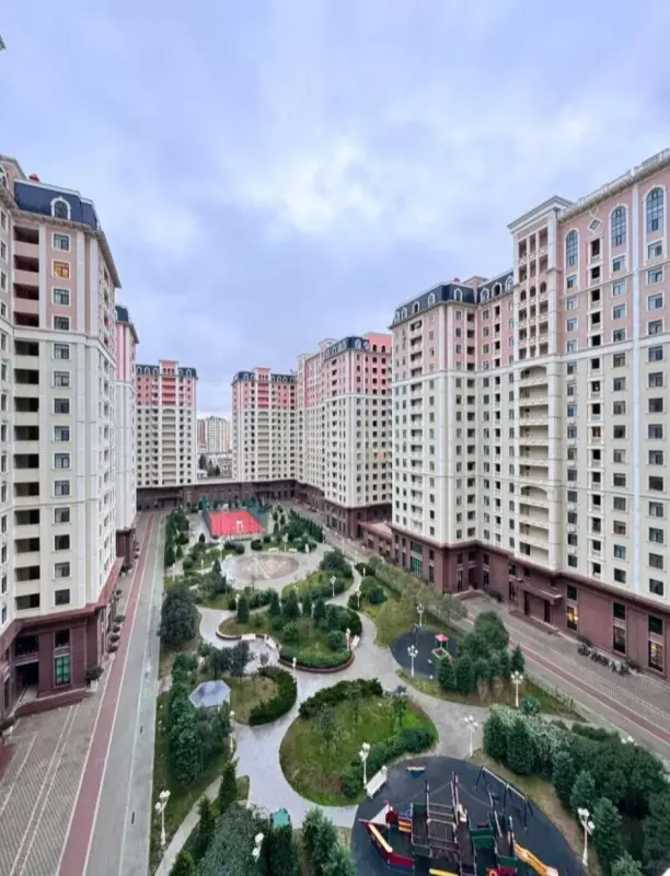 Satılır 2 otaqlı mənzil 76 m²