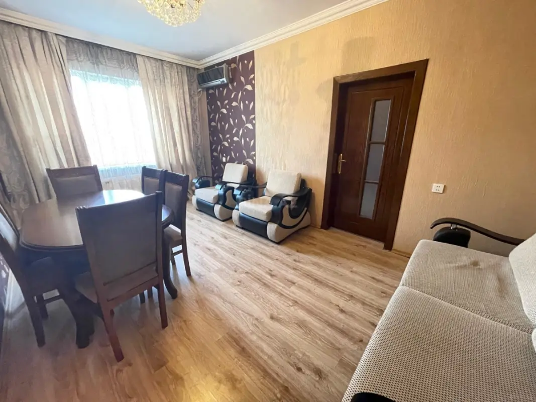 Satılır 4 otaqlı mənzil 110 m²