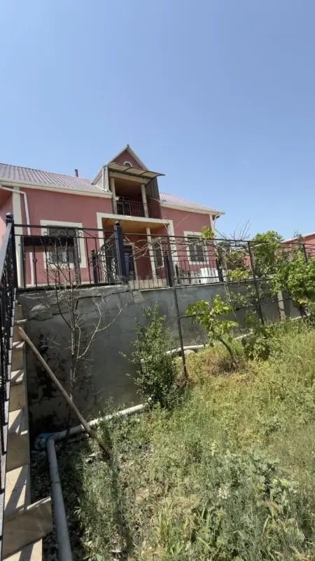 Satılır 5 otaqlı həyət evi 200 m²