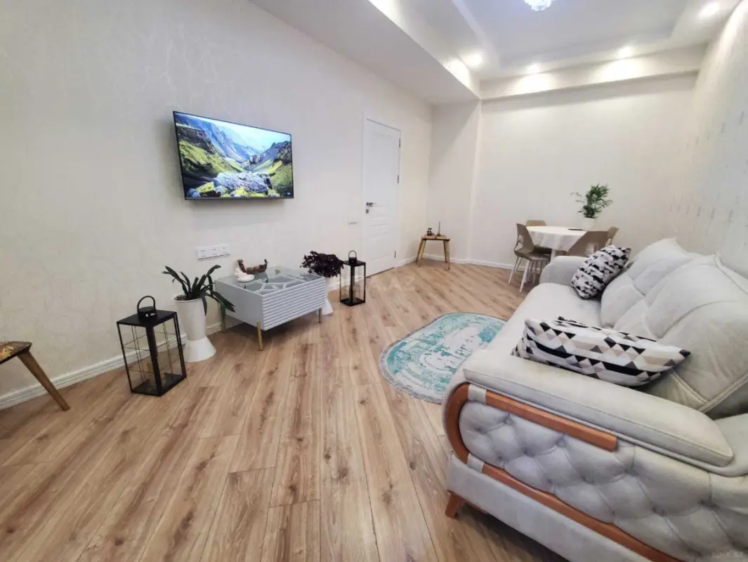 Kirayə verilir 2 otaqlı mənzil 75 m²