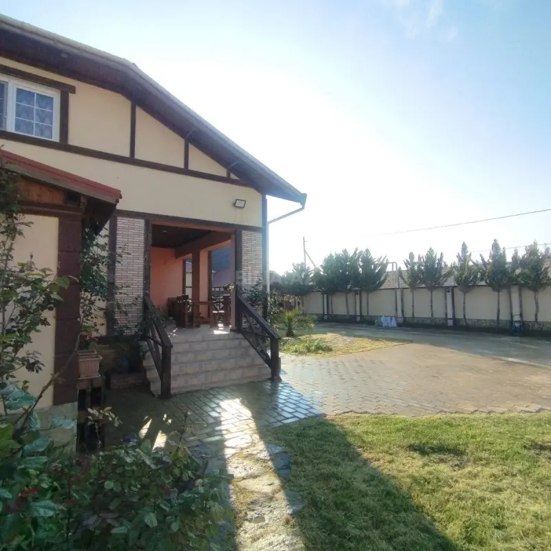 Satılır 5 otaqlı həyət evi 200 m²