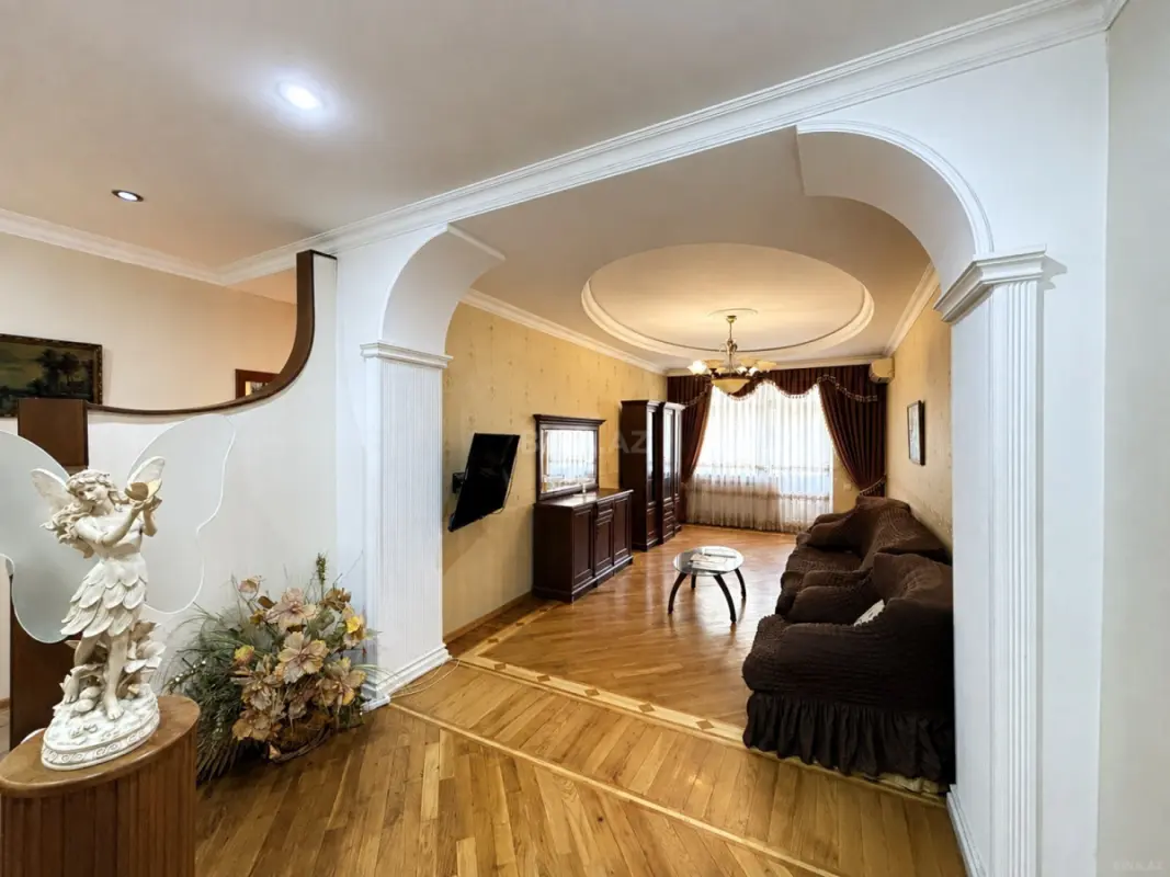 Satılır 3 otaqlı mənzil 130 m²