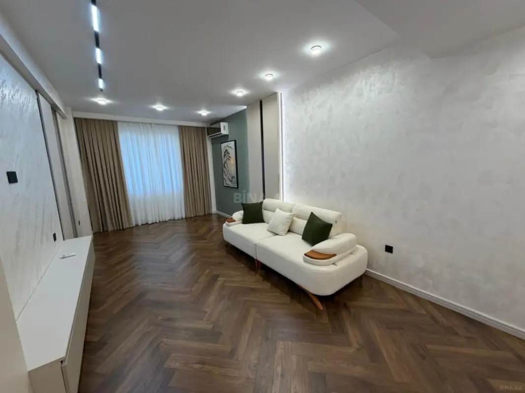 Satılır 3 otaqlı mənzil 126 m²