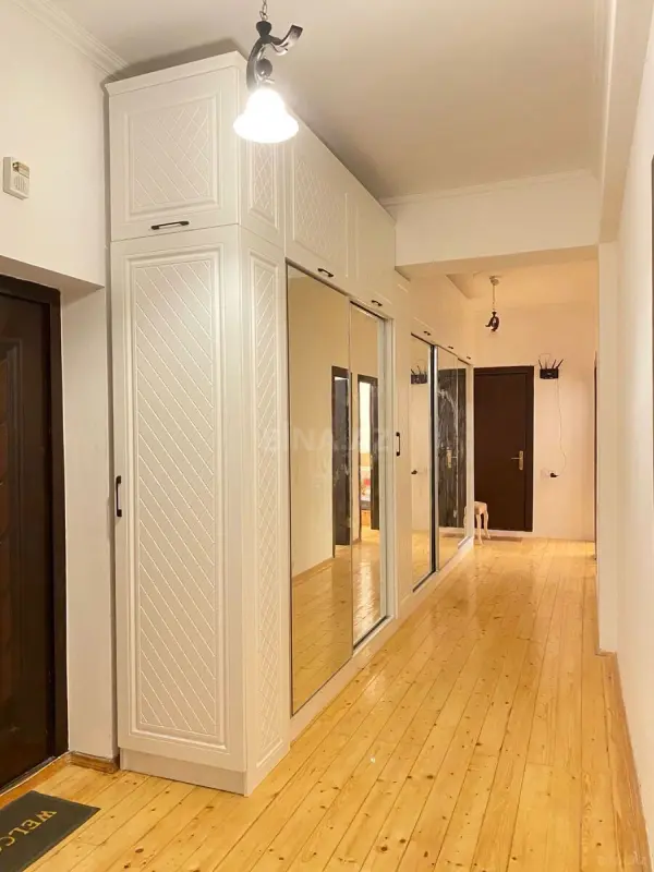 Satılır 3 otaqlı mənzil 110 m²