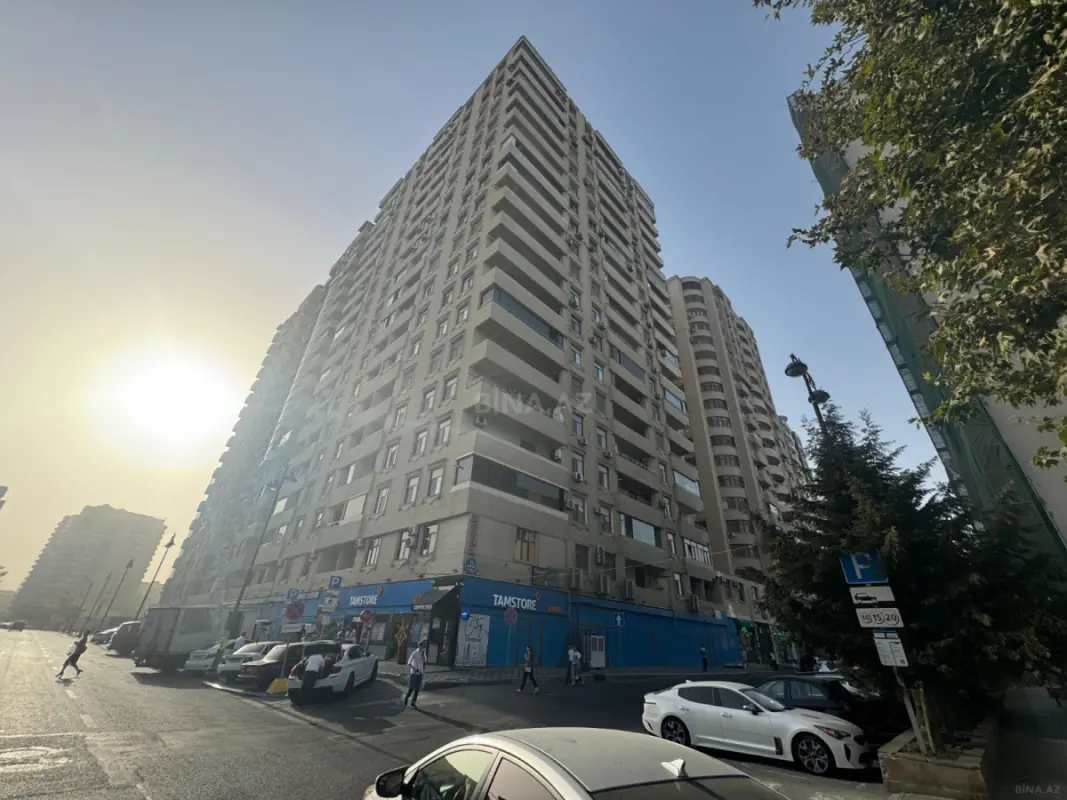 Satılır 3 otaqlı mənzil 137 m²