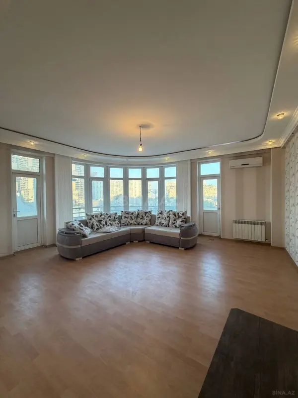 Satılır 3 otaqlı mənzil 145 m²