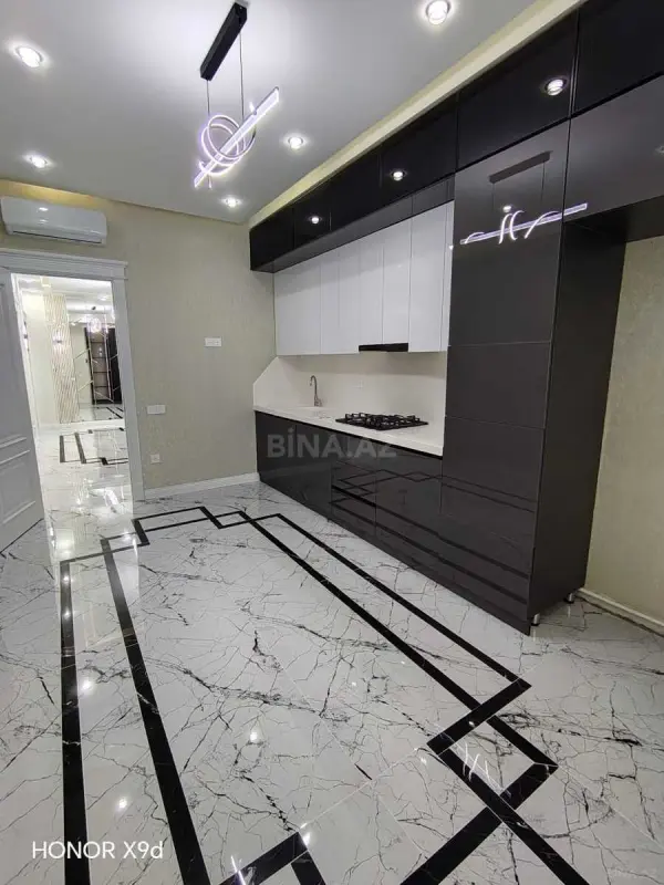 Satılır 3 otaqlı mənzil 130 m²