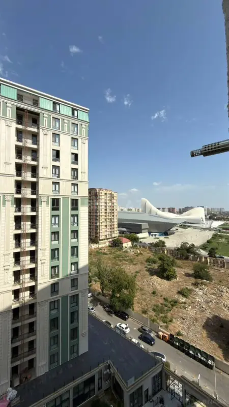 Satılır 2 otaqlı mənzil 93 m²
