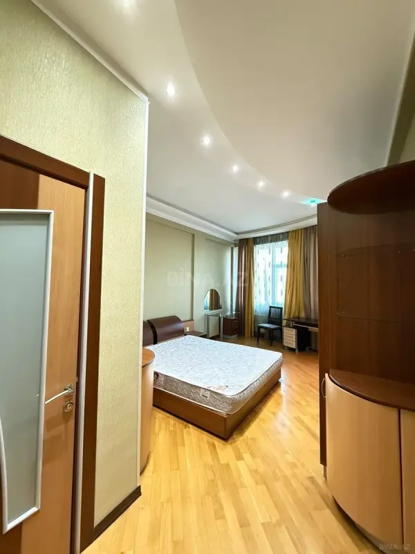Kirayə verilir 3 otaqlı mənzil 170 m²