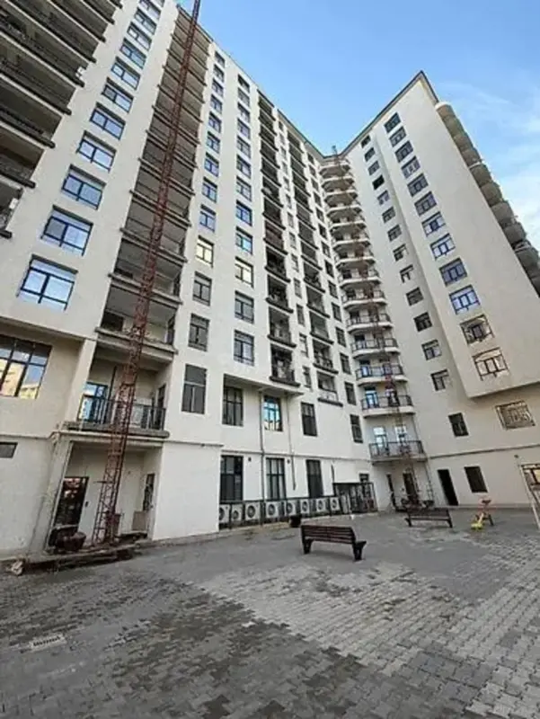 Satılır 2 otaqlı mənzil 82 m²