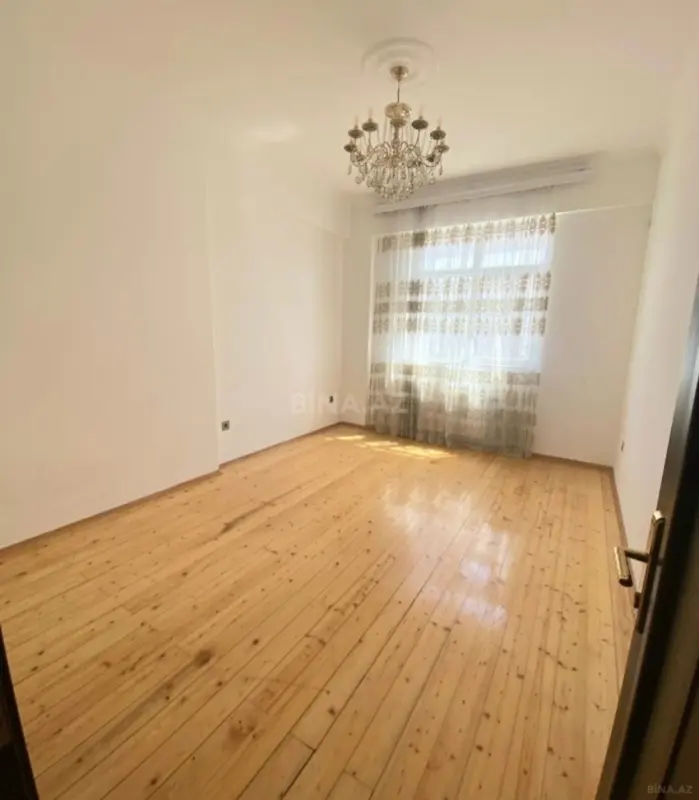 Satılır 3 otaqlı mənzil 110 m²