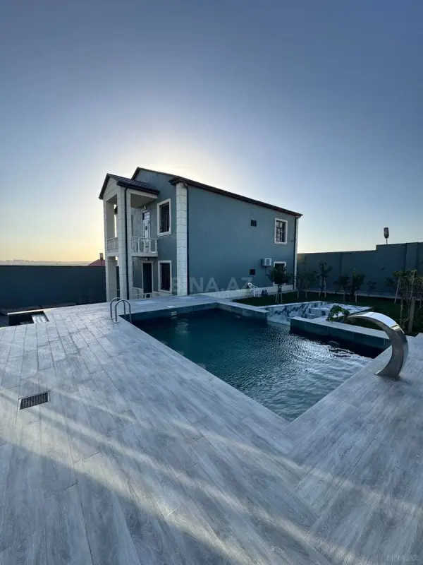 Satılır 5 otaqlı həyət evi 180 m²