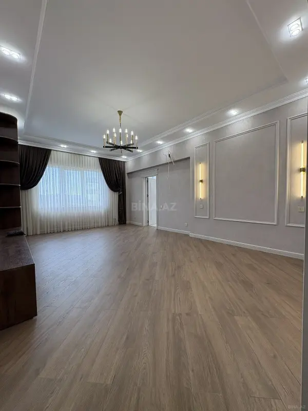 Satılır 3 otaqlı mənzil 122 m²