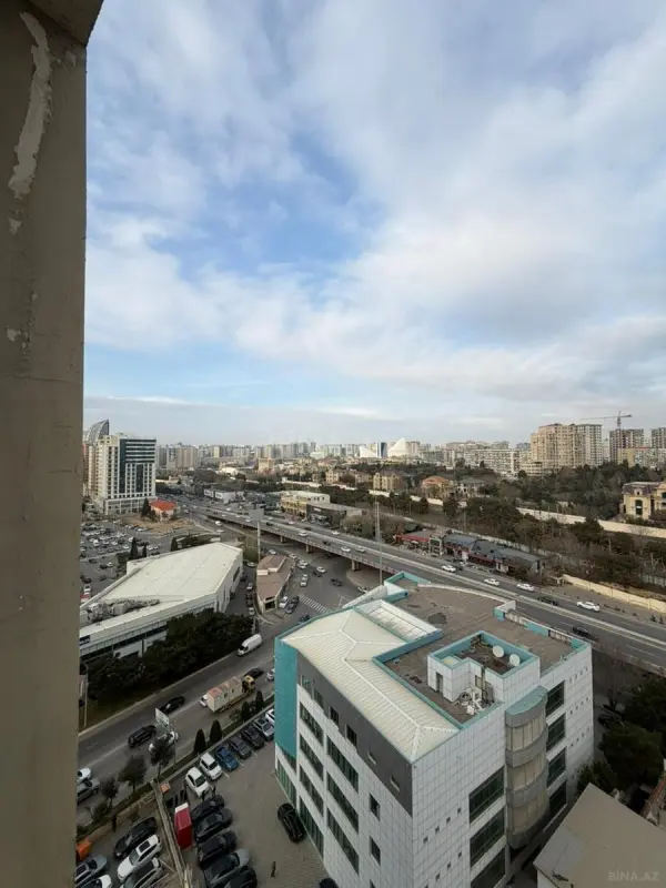 Satılır 3 otaqlı mənzil 135 m²