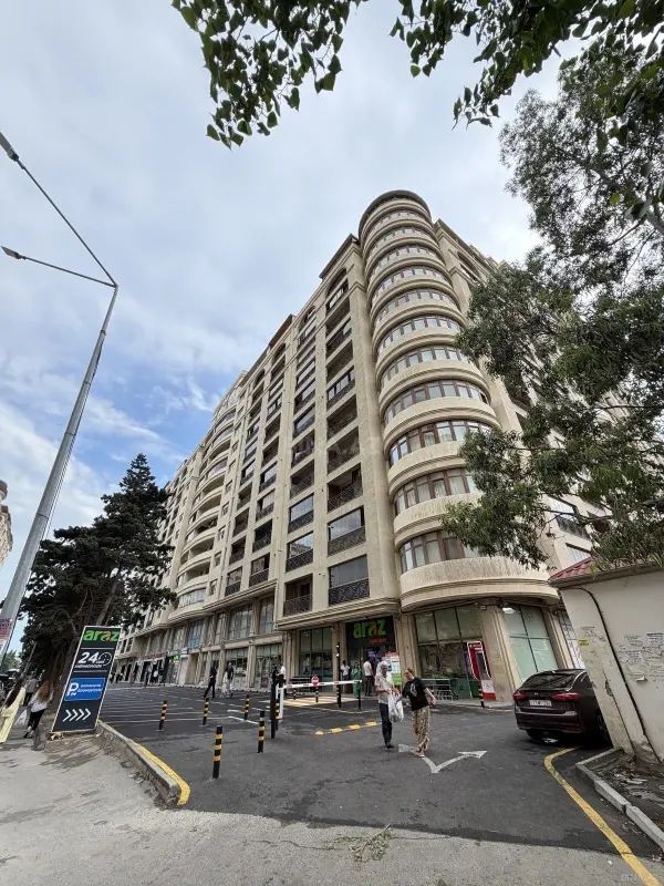 Satılır 3 otaqlı mənzil 94 m²
