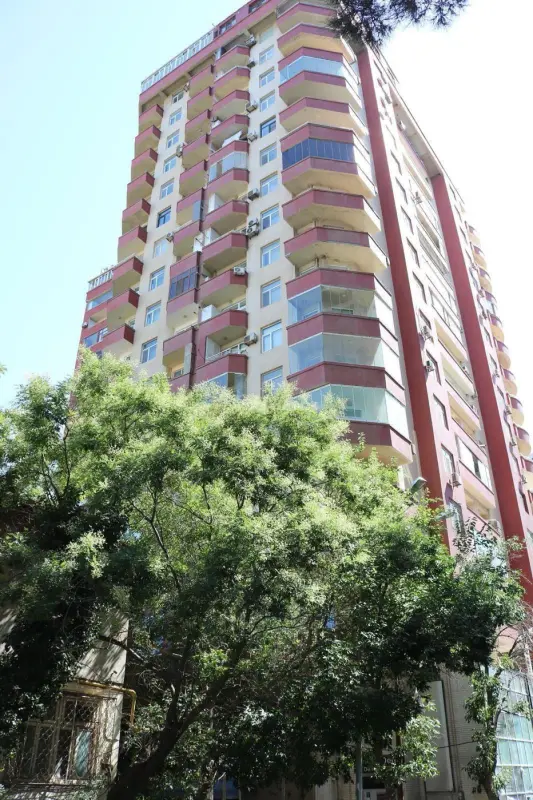 Satılır 3 otaqlı mənzil 137 m²