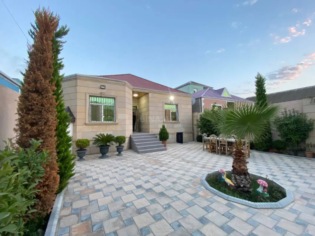 Satılır 4 otaqlı həyət evi 300 m²